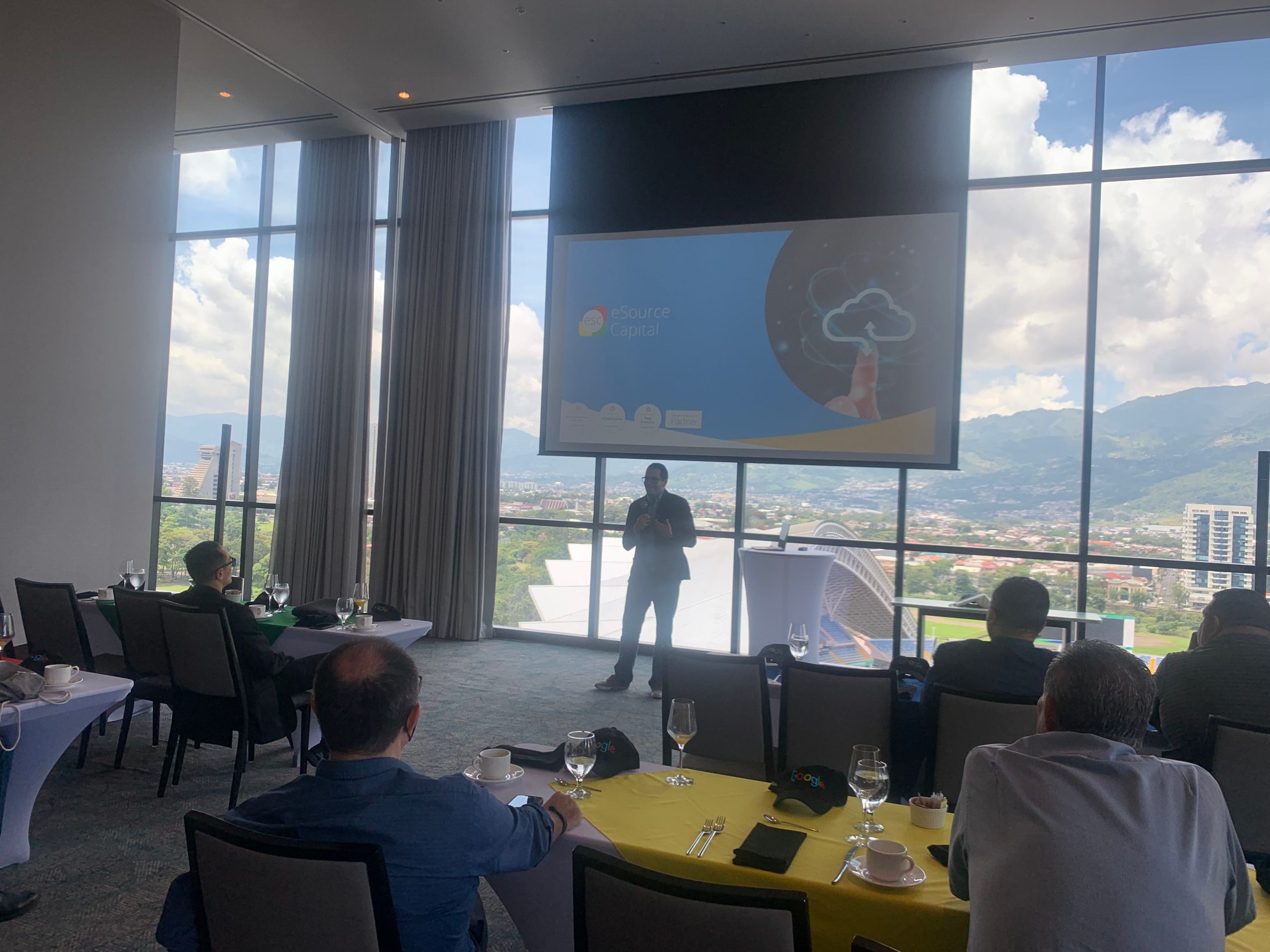 eSource Capital organiza su primer desayuno para las organizaciones del sector público en Costa Rica